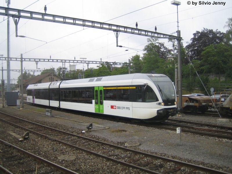 Der RABe 526 732-3 verl�sst B�lach als S41 nach Winterthur.