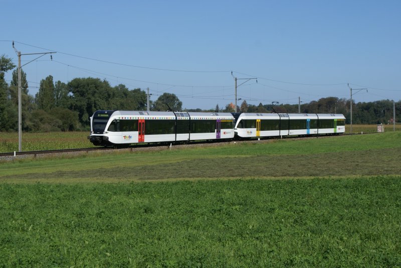 RABe 526 705-9 und RABe 526 771-7 fahren am 30.8.09