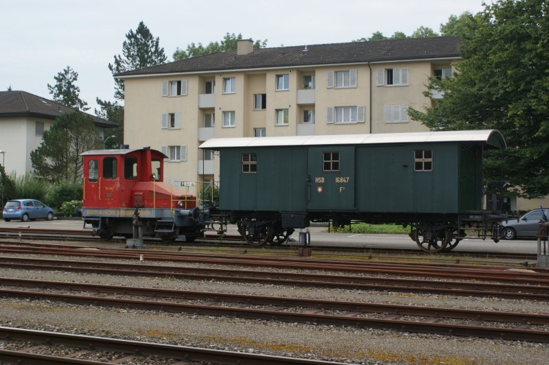 Tm 465  TILL  der Historischen Seetalbahn abgestellt in Bremgarten mit Historischem Gterwagen HSB 16847 F1