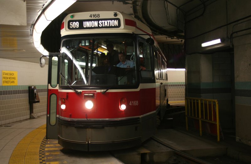Railcar CLRV 4168 the line 509 to the exit position