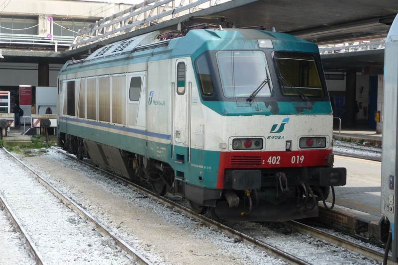 Trenitalia E402.019 am 8.4.2009 (ca. 16.00 Uhr) in Venedig Santa Lucia