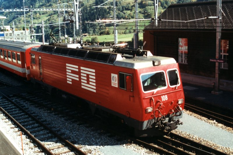 Ge 4/4 I 108 am 3.10.2001 am Oberalppass. 