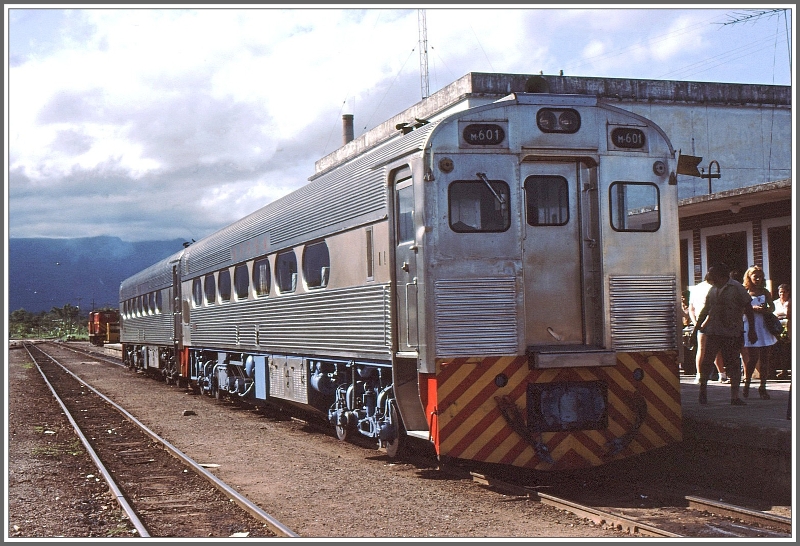 Zwei Pullman Triebwagen der Strecke Paranagua - Curitiba im Staate