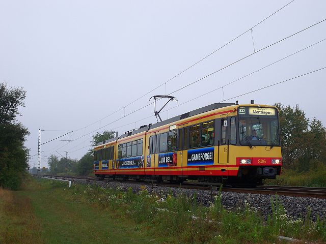 Triebwagen 806 der AVG ist auf dem Weg nach Menzingen. Aufgenommen an der BK Basheide am 19.9.2009