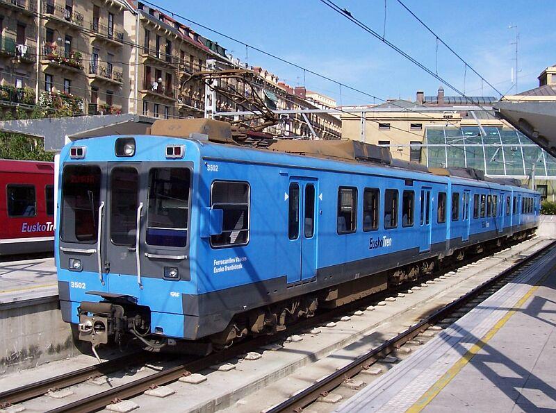 Triebzug 3502 / 6502 am 28.09.2005 in San Sebastian - Amara. Der baskische Name fr San Sebastian ist Donostia.