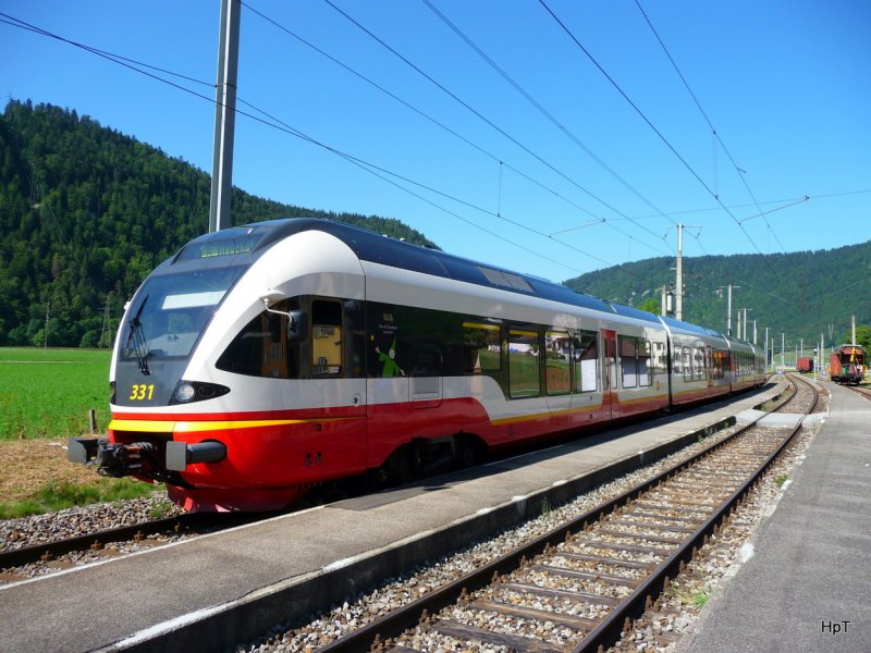 TRN - railcar RABe 527331-3 in the station of Noiraigue