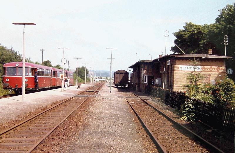 Bahnhof Neu Anspach, followed by goods shed, 1 Half of