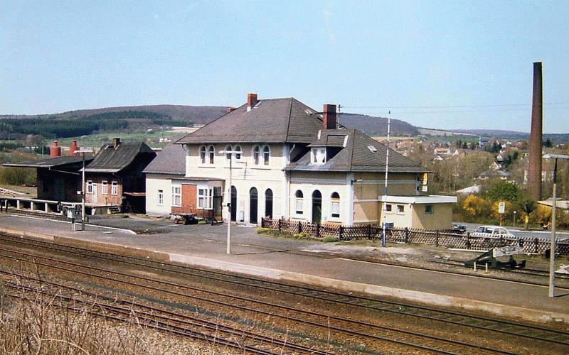 Station building and goods shed in Usingen - note the