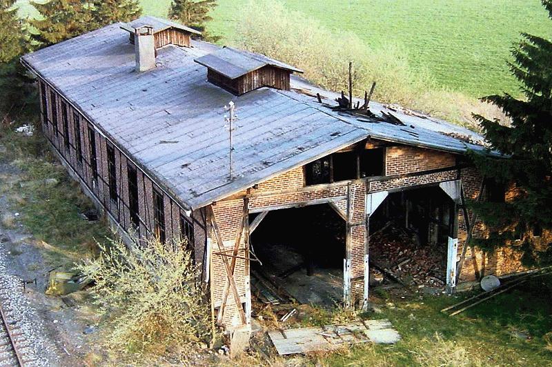 The 4 permanent engine shed in Usingen, 1 Half of