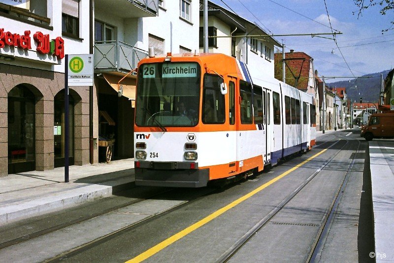 Tw 254 im RNV-Look an der (H) Kirchheim Rathaus (10. April 2007)