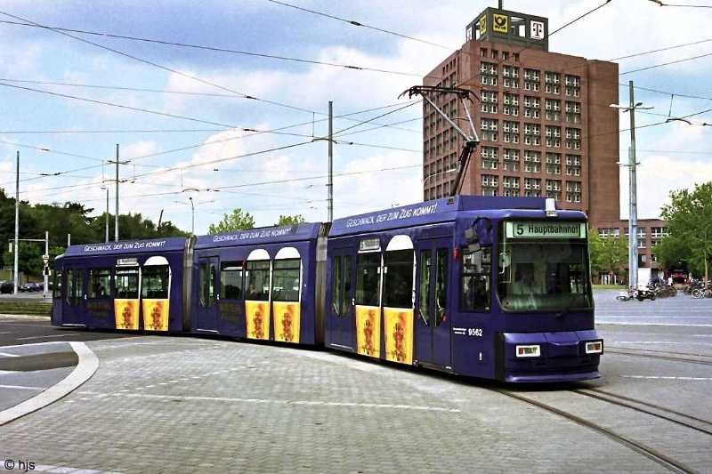 Tw 9562 am Hauptbahnhof (30. Mai 2000)