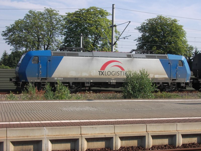 BR 185511-3 TXLogistik the stands at 15:07:07 on a passing