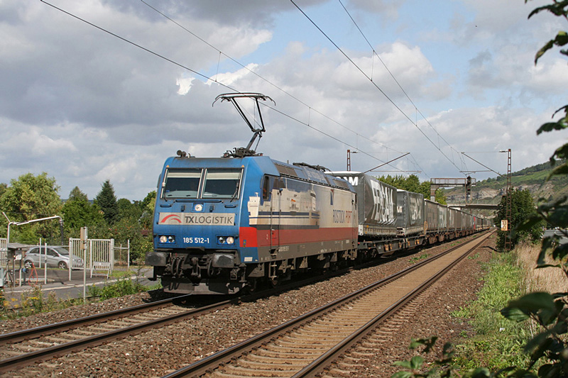 185 512 mit dem Fercam Zug am 29.08.2009 in Th�ngersheim.
