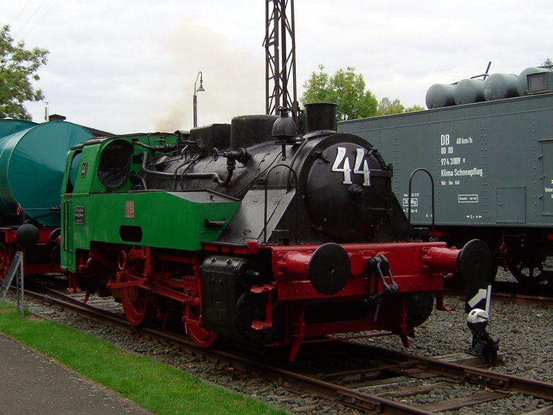 Die Hochofenlok niedriger Bauart von Jung mit der Nummer 44