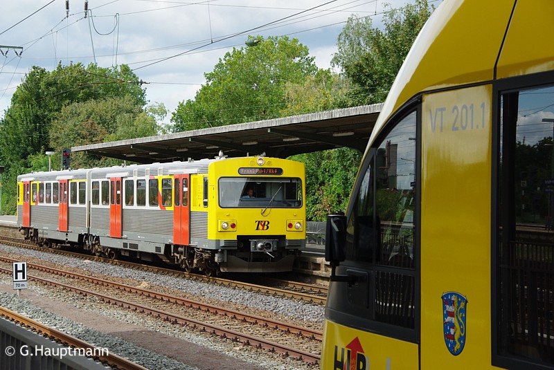 Treffen eines VT 2E mit VT 201 der Taunusbahn in