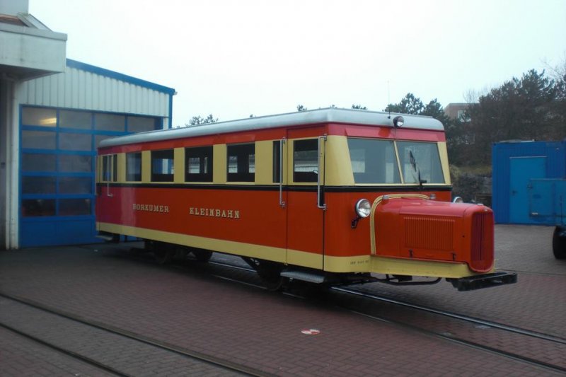 Schweineschn�uzchen der Borkumer Kleinbahn vorm Lokschupen 