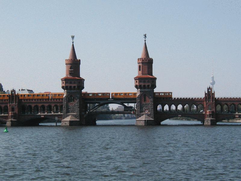 Berliner U-Bahn,Oberbaumbr�cke mit Kleinprofilzug Typ A3 am 20.08.02 