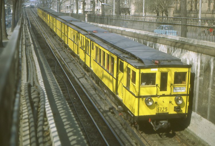 U - train travel on the road to Pankow Vineta