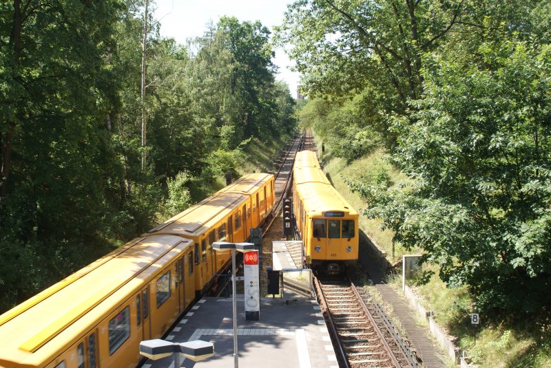 Ein- und Ausfahrt U-Bahnhof Berlin Dahlem Dorf 