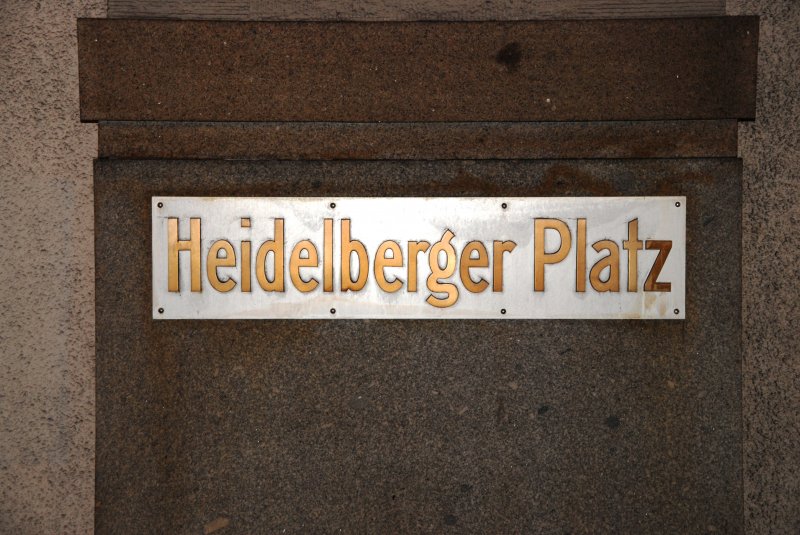 Berlin, 10.08.2009, Stationsschild im U-Bahnhof Heidelberger Platz (U-Bahnlinie U3)
 