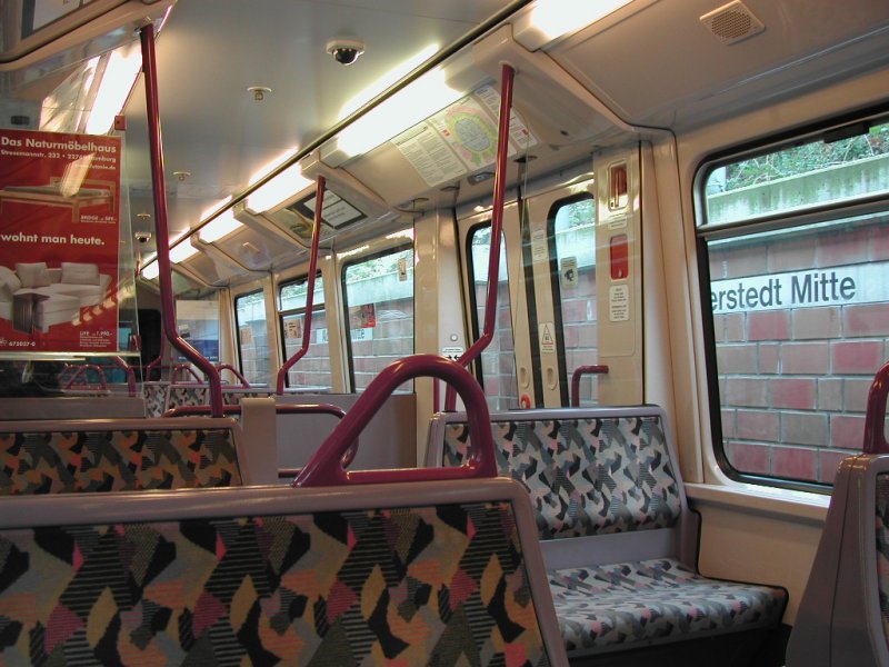 Innenraum eines DT4 U-Bahn Hamburg  
