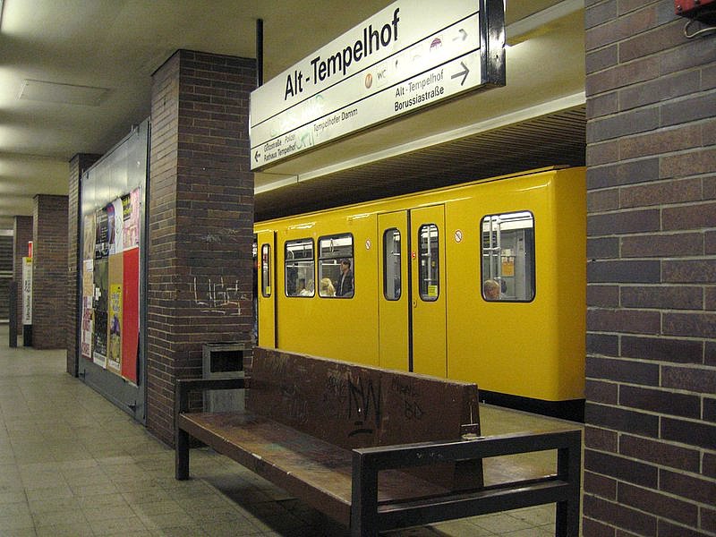 UBahnhof Ullsteinstr. Diese Station wurde 1966 von Rümmler erbaut