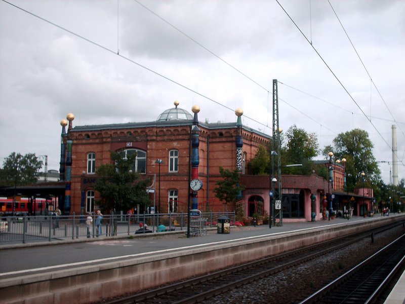Das Empfangsgeb�ude des Hundertwasserbahnhofs in Uelzen. 