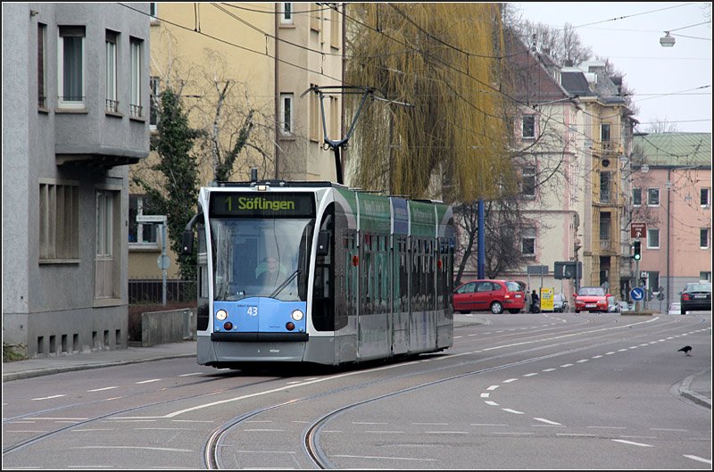 Zwischen den Haltestelle Justizgeb�ude und Willy-Brandt-Platz f�hrt die Ulmer Stra�enbahn