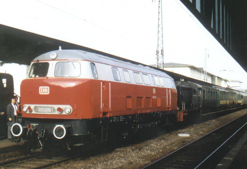 V160 in Bahnhof Trier Oktober 1984 
