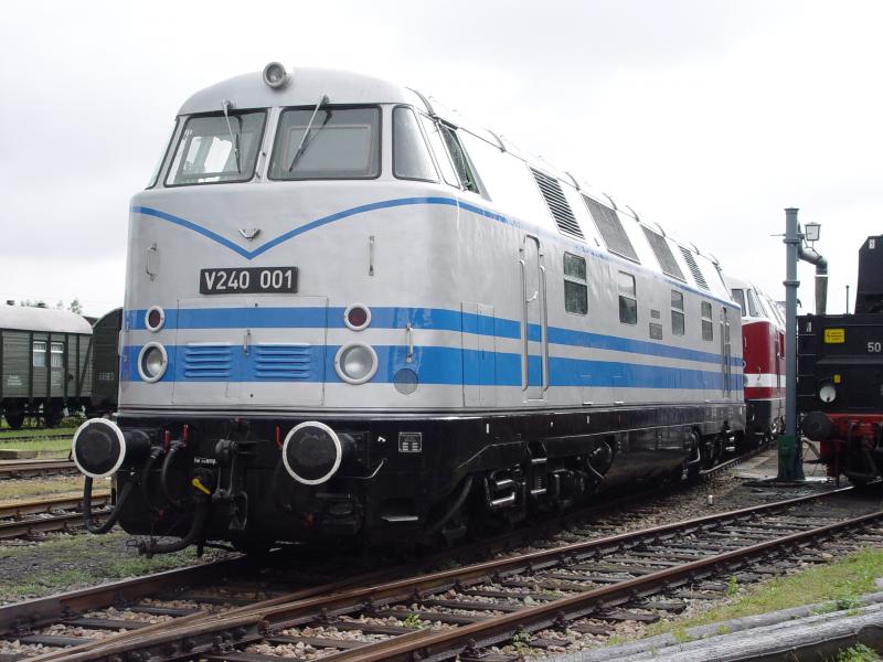 V240 001 am 28.08.2004 in Chemnitz Hilbersdorf 