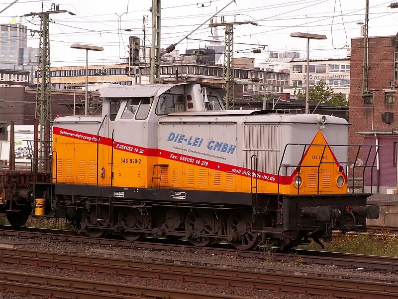 346920-2 which is in the Düsseldorf main train station, waiting