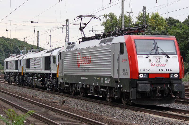 Die E189 095-3(ES 64 F4) mit zwei neuen Class 66