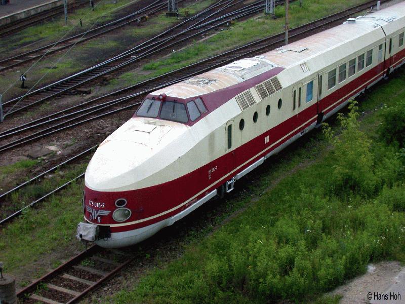 VT 18 in Berlin-Lichtenberg; 16. Juni 2002.