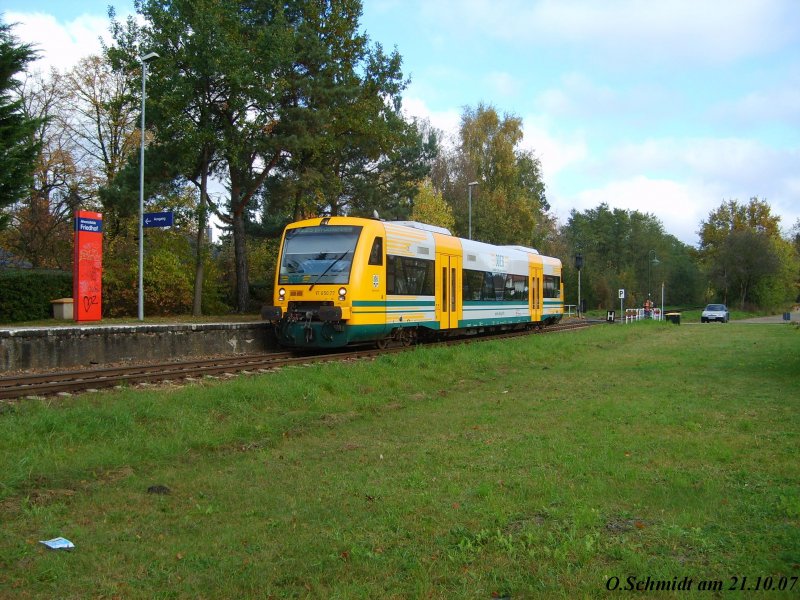 VT 650.77 der Ostdeutschen Eisenbahn in Ahrensfelde Friedhof am 21.10.2007
