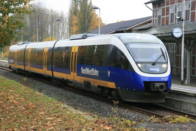 VT 715 der NWB am Haltepunkt Dissen / Bad Rothenfelde; 06.11.2008