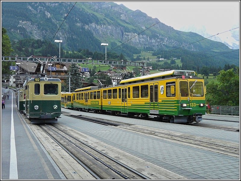 Im Bahnhof von Wengen begegnen sich am 30.07.08 zwei Generationen