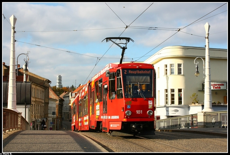Wagen 181 auf der Jahrtausendbr�cke.  
