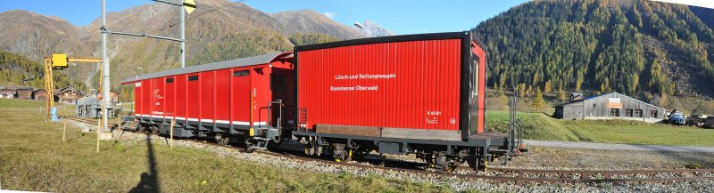 Der L�sch und Rettungswagen und der Sanit�tswagen f�r den Furka-Tunnel