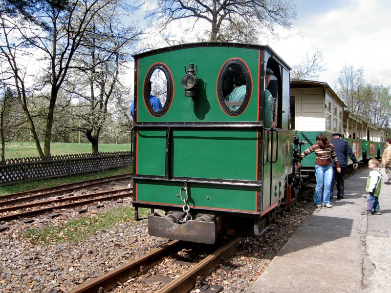 Waldeisenbahn Muskau, Lok vor Personenzug, 30. 4. 2006 