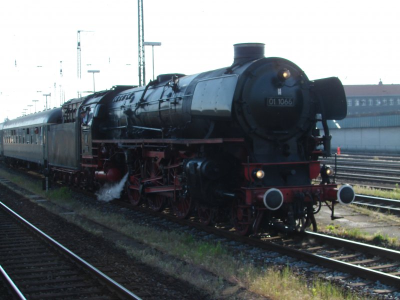 BR on 01 1066 during a stop in pan Eickel