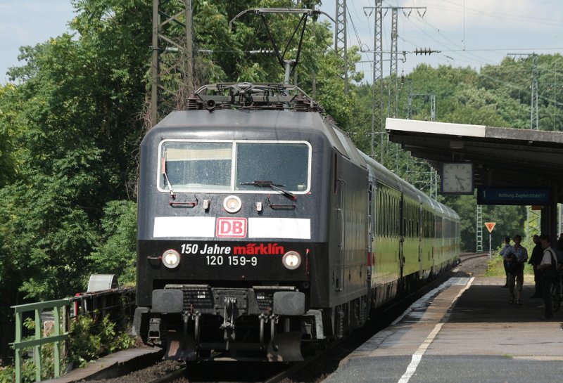 Was fr eine berraschung, die Mrklin 120 159-9 durchfhrt Kln West mit einem IC am 07.07.2009