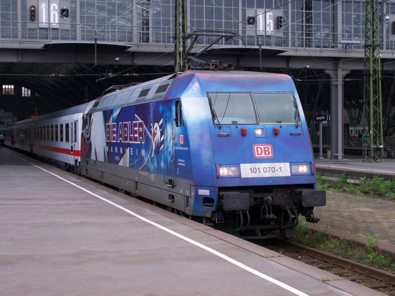 101 070-1 am 06.10.2007 vor einem Sonderzug nach M�nchen Hbf