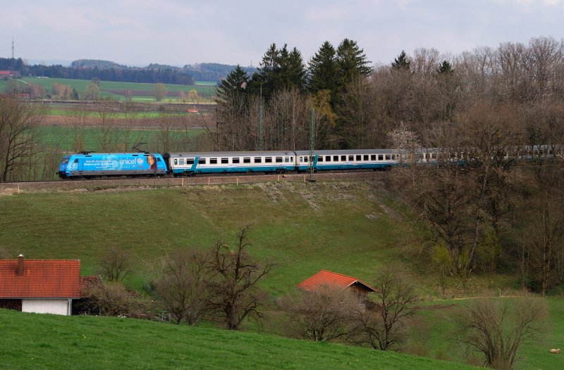 101 016 (Unicef) mit IC 82 bei A�ling (16.04.2008) 