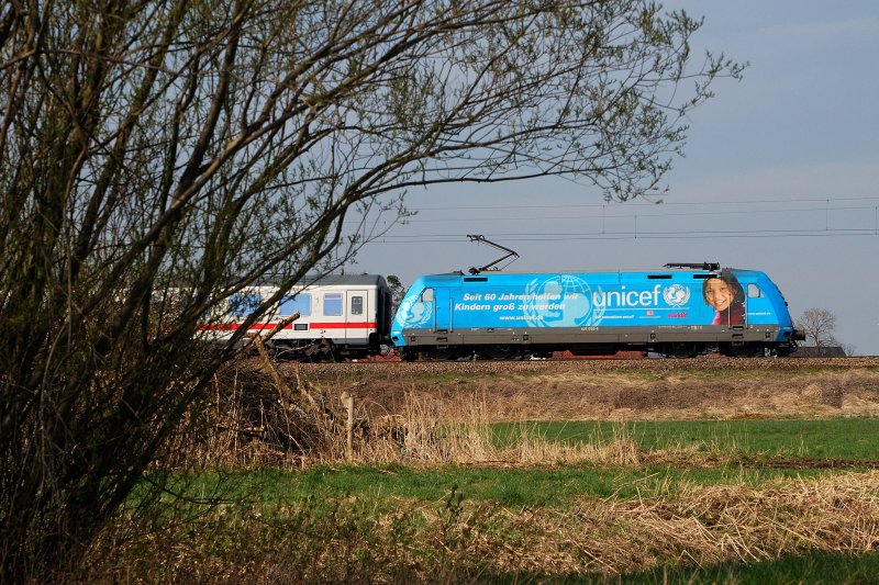 101 016 (Unicef) mit IC 2299 bei Hattenhofen (18.04.2008) 