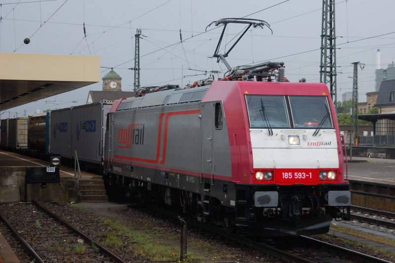 Ein Traum: 185 593-1 der Crossrail summt durch Basel-Bad. Meines