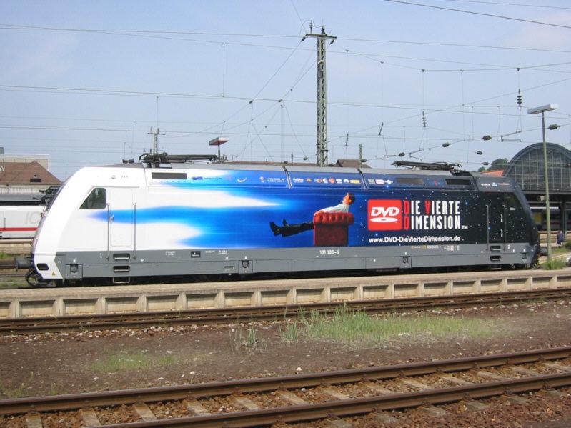 101 100 mit DVD-Werbung im Mai 2004 abgestellt in Karlsruhe