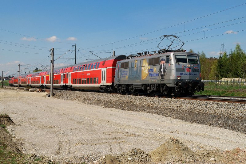 111 027 (850 Jahre M�nchen) mit RE 10857 bei Althegnenberg