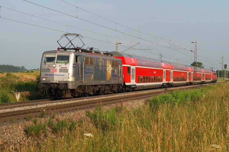 111 027 (850 Jahre M�nchen) mit RB 10815 vor Haspelmoor