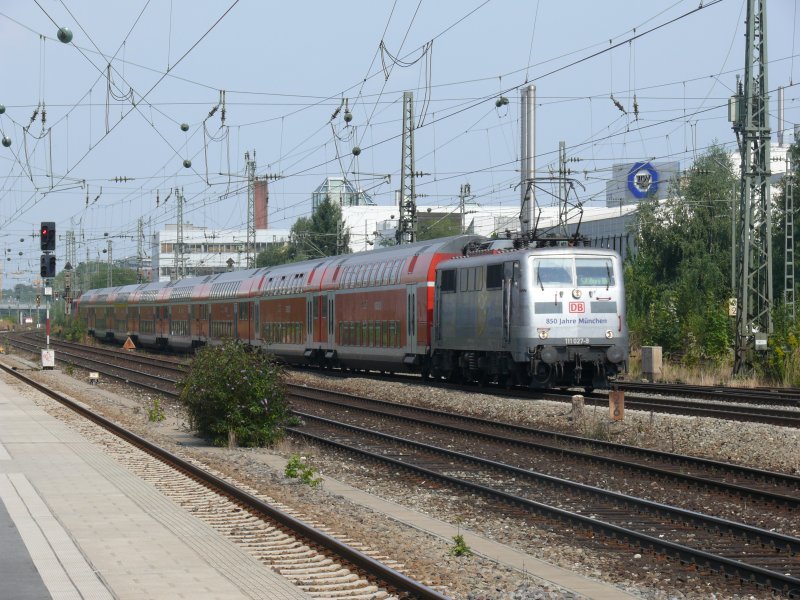 Flieht vor der Entklebung! 111 027 mit dem M�nchen-Salzburg Express