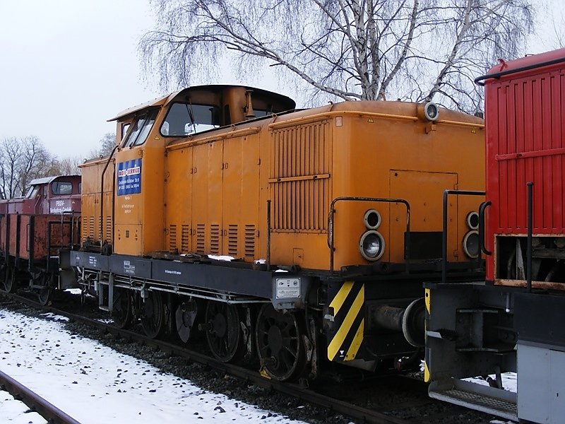 Werklok 1 der AGRO Service Groenhain am 20.2.2009 in Klostermansfeld. Am Fhrerhaus steht noch  Auf Reichsbahngleisen zugelassen .